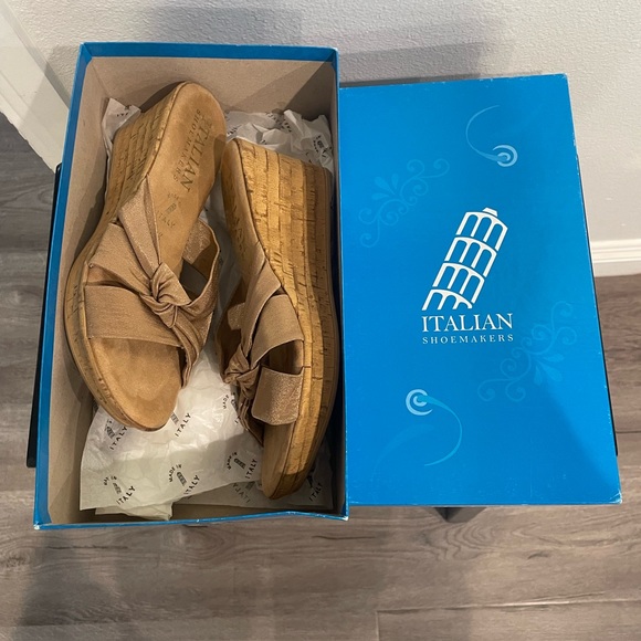 Italian shoemaker wedges size 6.5 - Picture 4 of 4